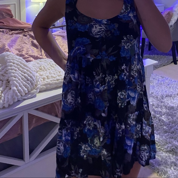 Dress - Picture 2 of 3